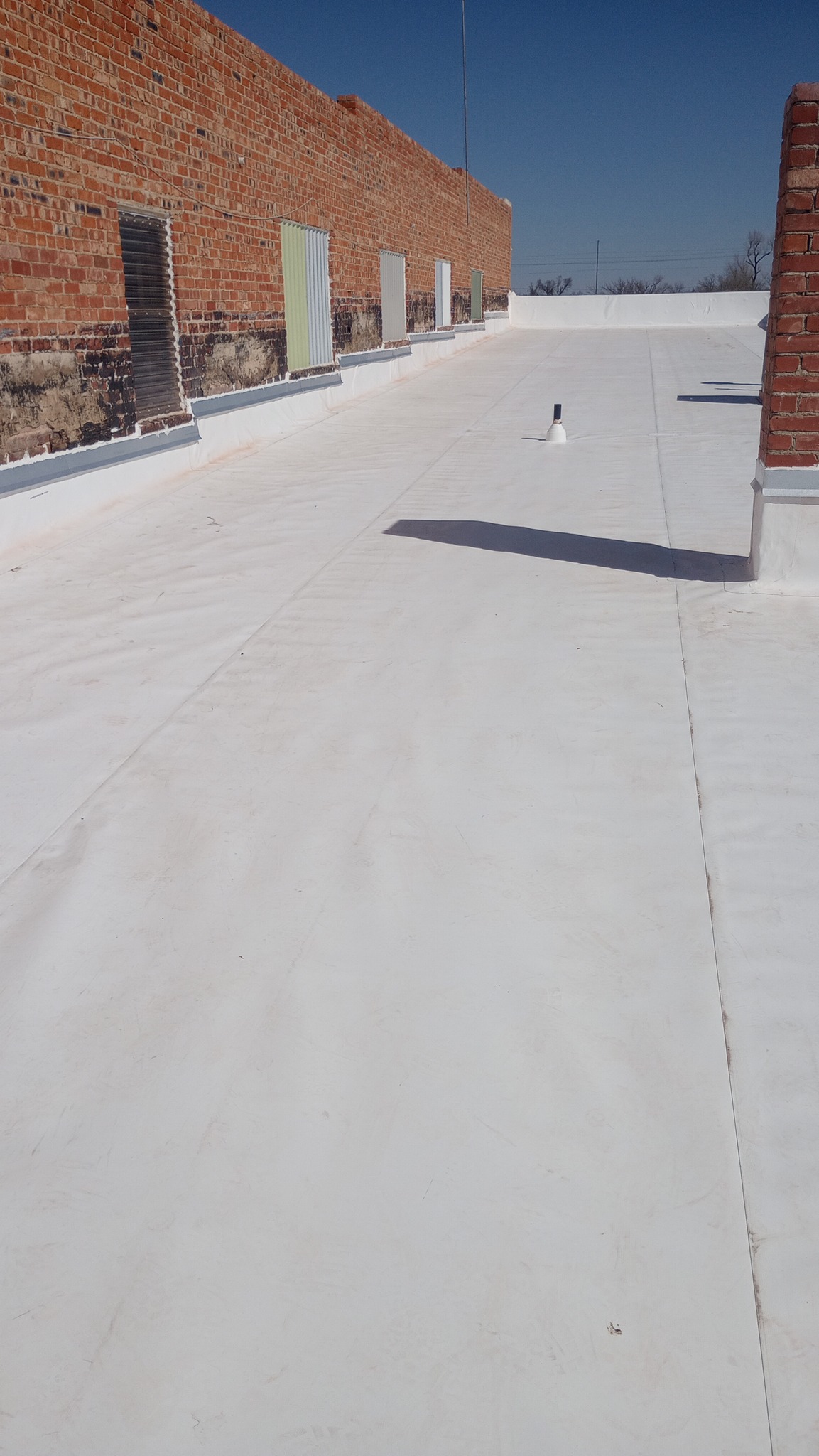 Midland commercial building after TPO roof installation - Energy-efficient white membrane roofing - 5 Star Commercial Roofing
